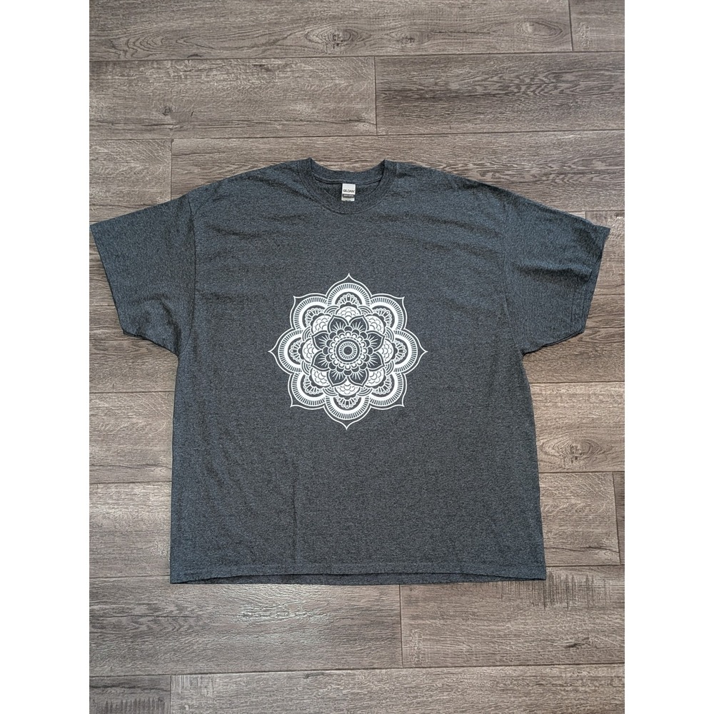 Gildan Heavy Cotton Mandala Graphic T-Shirt Mens 3XL Charcoal Heather Grey Boho